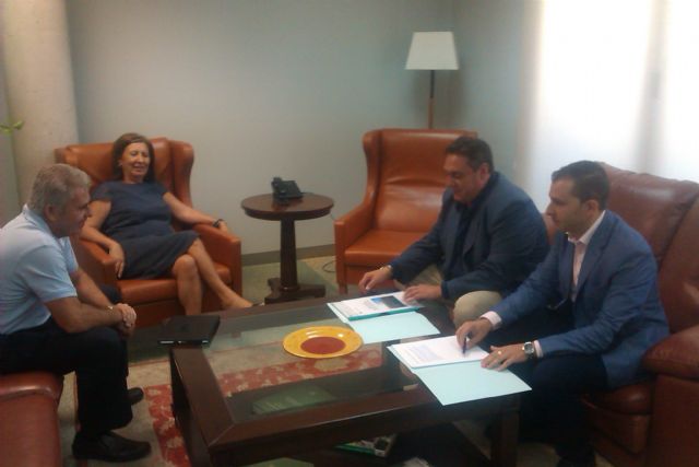 El alcalde de Villanueva del Río Segura se entrevista con la consejera de Sanidad - 1, Foto 1