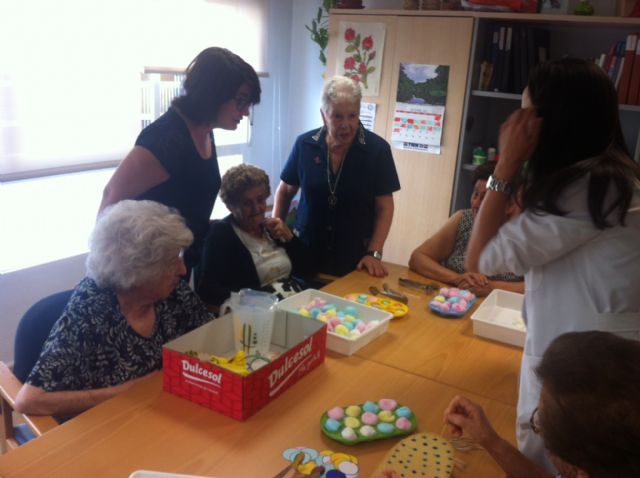 Autoridades municipales asisten al almuerzo totanero dentro del IX Encuentro Solidario de Amigos y Enfermos de Alzheimer, Foto 5