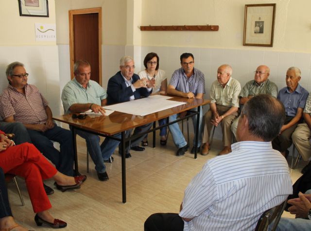 El alcalde presenta a los vecinos y vecinas de la Cañada del Trigo la remodelación de la plaza de la pedanía - 2, Foto 2