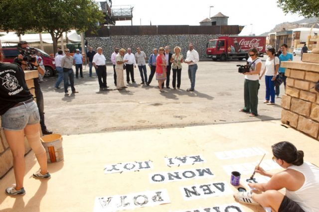 La alcaldesa visita los últimos retoques del campamento festero - 1, Foto 1