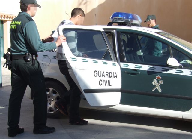 La Guardia Civil desarticula un grupo delictivo dedicado a la venta ambulante de droga en Cehegín - 1, Foto 1