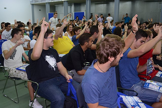 Un centenar de alumnos de primero conoce las instalaciones de la UPCT antes de comenzar sus clases - 1, Foto 1