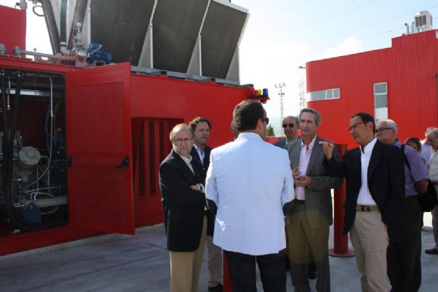 El Alcalde inaugura el nuevo centro logístico del transporte urbano que cuenta con una estación de gas natural para abastecer a los autobuses - 2, Foto 2