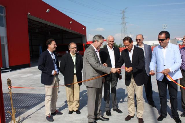 El Alcalde inaugura el nuevo centro logístico del transporte urbano que cuenta con una estación de gas natural para abastecer a los autobuses - 4, Foto 4