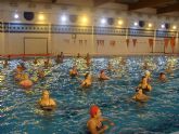 48 personas de todas las edades disfrutan de las actividades acuáticas populares de los Juegos