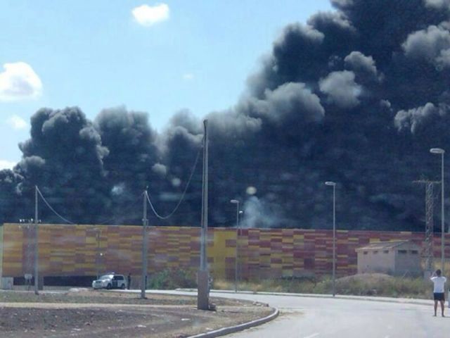 Controlado y sin daños personales el incendio de IFEPA - 1, Foto 1