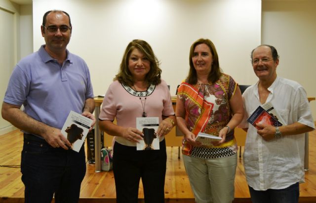 MarianGardi presenta en Águilas su libro La doble naturaleza del ser humano - 1, Foto 1