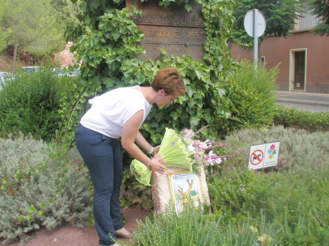 Autoridades municipales asisten a los actos conmemorativos del IX Encuentro Solidario de Amigos y Enfermos de Alzheimer, Foto 1