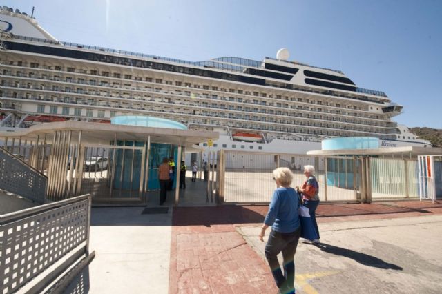 El Riviera atraca por primera vez en Cartagena - 1, Foto 1