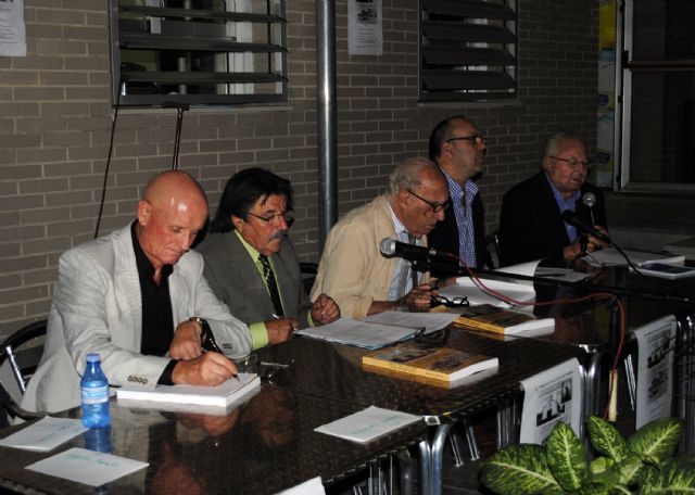 El libro Historia e imágenes imborrables de San Pedro del torreño José Martínez, presentado - 1, Foto 1