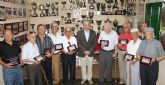 El Mazarrn F.C. luce sus trofeos y fotografas de sus equipos en una nueva sala expositiva