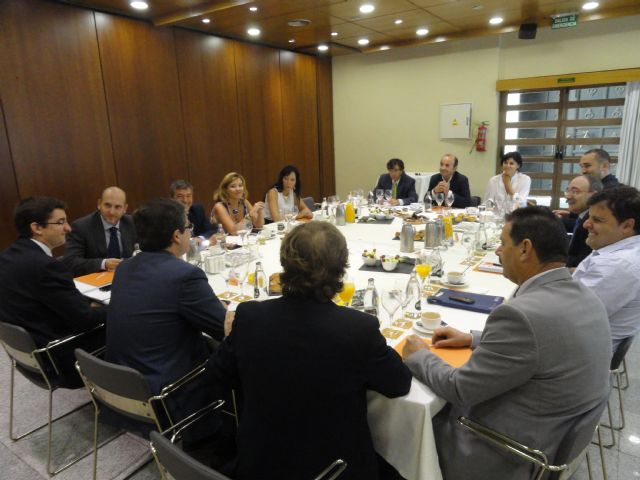 El Grupo Socialista mantiene una reunión de trabajo con los representantes del sector turístico - 1, Foto 1