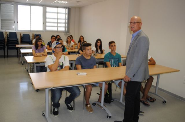 23 jóvenes torreños perfeccionarán su inglés gracias a la empresa Grifols - 4, Foto 4