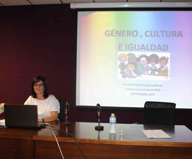Los actos de la semana Intercultural continúan hoy con la charla Un poco de historia de Jumilla a cargo de Ángel Francisco Cutillas - 2, Foto 2