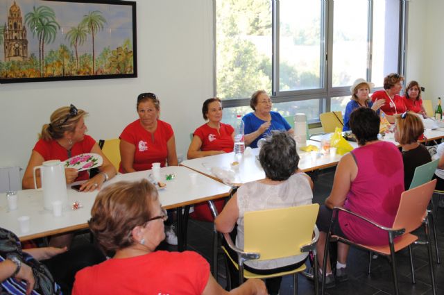 La asociación de mujeres Isabel González torreña disfruta de una tarde de divertido senderismo - 1, Foto 1