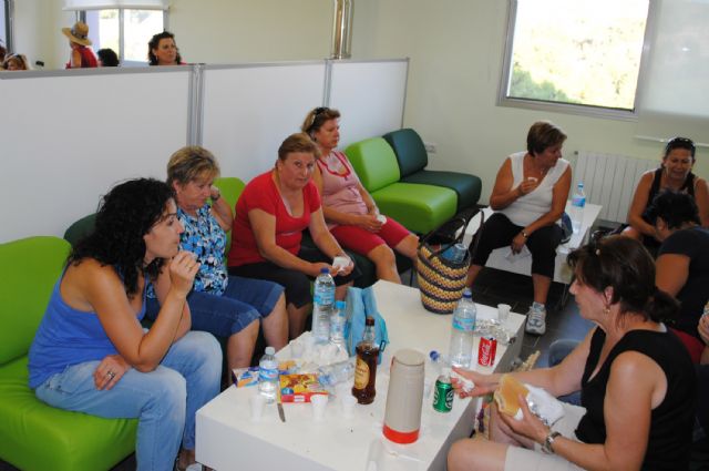 La asociación de mujeres Isabel González torreña disfruta de una tarde de divertido senderismo - 2, Foto 2