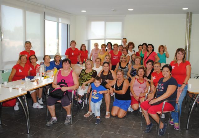 La asociación de mujeres Isabel González torreña disfruta de una tarde de divertido senderismo - 3, Foto 3