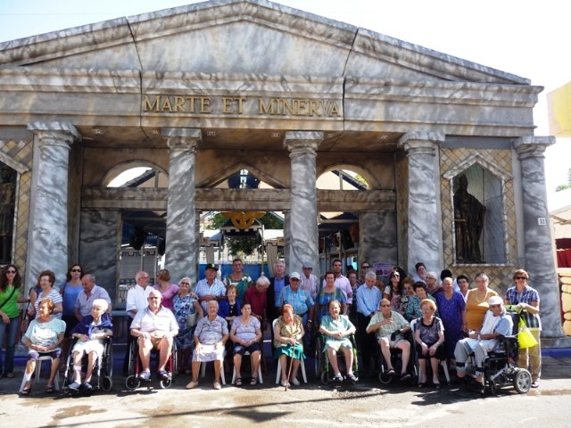 40 mayores de los Centros de Día de Cartagena visitan el campamento de Carthagineses y Romanos - 1, Foto 1