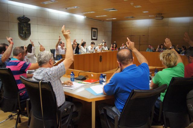 El pleno aprueba establecer como festividades locales de Totana para el año 2014 el 7 de enero y el 10 de diciembre, respectivamente, Foto 1