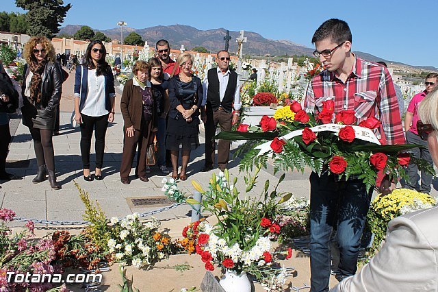 Víctor Balsas en la ofrenda a los Caídos el Día de Todos los Santos 2012 / Totana.com, Foto 1
