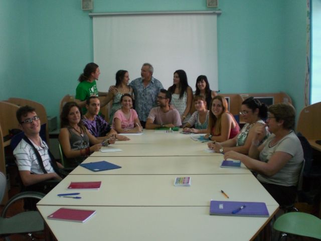 Un total de quince personas participan en el curso de animación a la lectura y escritura creativa, Foto 1