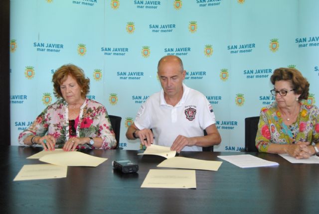 El Ayuntamiento renueva convenios con la Coral Stella Maris Björk y la Asociación de Amas de Casa de San Javier - 1, Foto 1