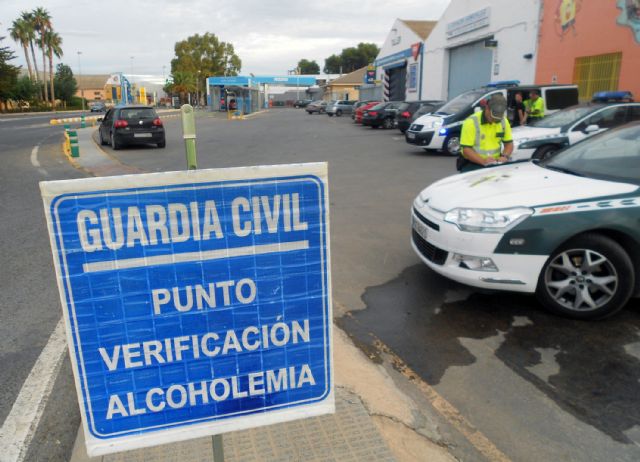La Guardia Civil detiene a una docena de conductores por superar las tasas de alcoholemia - 1, Foto 1