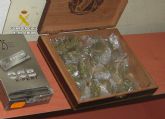La Guardia Civil detiene a dos personas por distribuir marihuana a travs de un comercio de golosinas