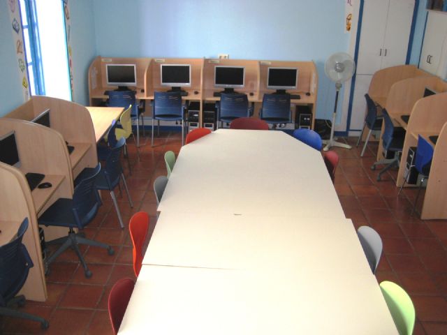 El Centro Sociocultural La Cárcel cuenta con una nueva aula de informática para fomentar la alfabetización digital, Foto 2