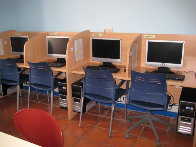 El Centro Sociocultural La Cárcel cuenta con una nueva aula de informática para fomentar la alfabetización digital, Foto 3