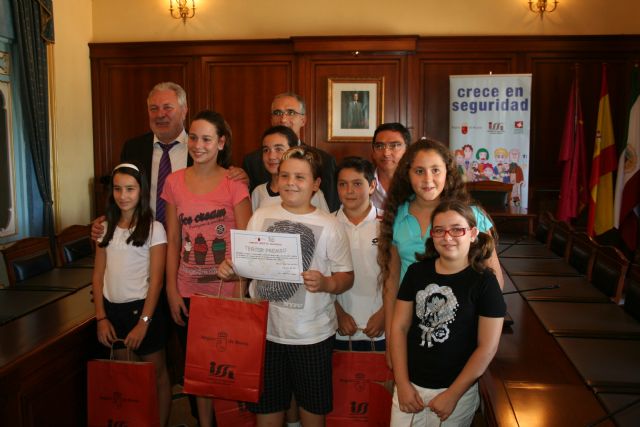 Casi 170 alumnos de 5° de Primaria participan en el concurso de dibujo 'Crece en seguridad' - 2, Foto 2