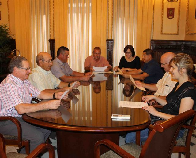 Alicia Abellán y Francisco Martínez Escandell se reúnen con los alcaldes pedáneos en una sesión previa al pleno de septiembre - 1, Foto 1