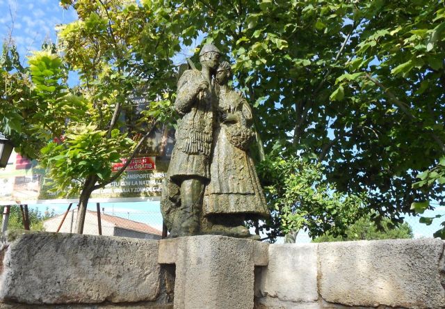 La escultura Homenaje a los huertanos vuelve a lucir en todo su esplendor al final del Malecón - 1, Foto 1