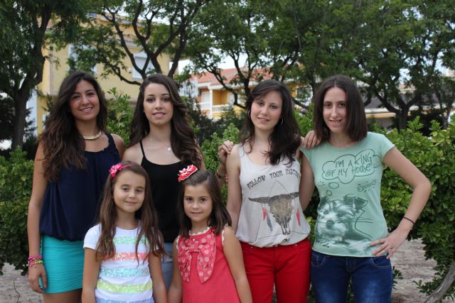 El desfile de Gigantes y Cabezudos y un encierro de vaquillas inician las fiestas en honor a la Virgen del Pilar - 1, Foto 1