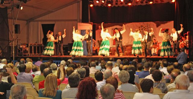 Aire de folklore a cargo de Coros y Danzas Virgen del Rosario en las fiestas de Puerto Lumbreras - 1, Foto 1