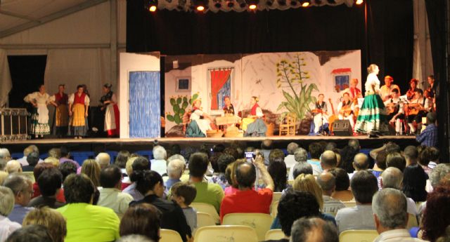 Aire de folklore a cargo de Coros y Danzas Virgen del Rosario en las fiestas de Puerto Lumbreras - 2, Foto 2