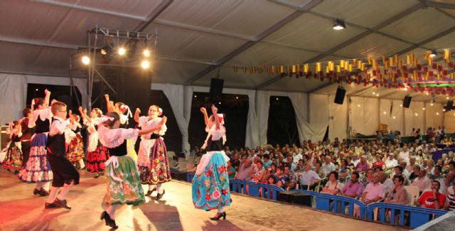 Aire de folklore a cargo de Coros y Danzas Virgen del Rosario en las fiestas de Puerto Lumbreras - 3, Foto 3