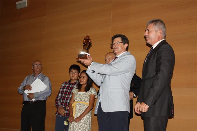 La CARM premia a la Concejalía del Mayor por su programa de convivencia entre personas mayores de las residencias del municipio y escolares - 2, Foto 2