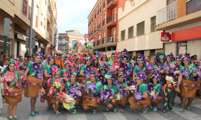 Luz y color con el tradicional Desfile de Puerto Lumbreras en el que han participado cerca de 30 carrozas y grupos de animación - 2, Foto 2