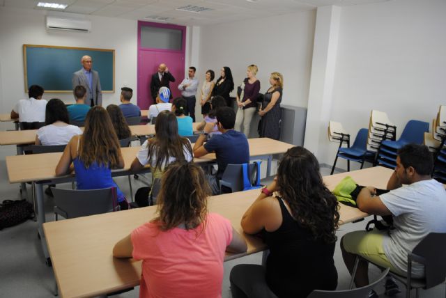 23 jóvenes torreños perfeccionan su inglés gracias a la empresa Grifols - 1, Foto 1