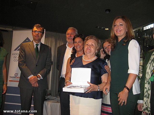 La presidenta de la Asociación de Amas de Casa recibe un homenaje en el 50 aniversario de Thader Consumo - 1, Foto 1