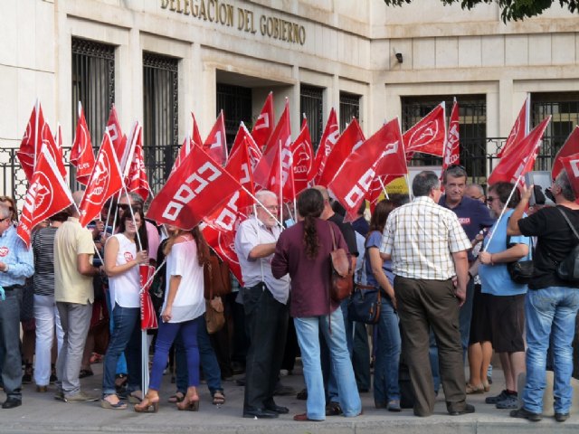 UGT y CCOO han celebrado en Murcia los actos de la Jornada Mundial por el Trabajo Decente con una importante asistencia de delegadas y delegados - 1, Foto 1