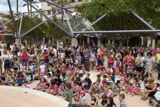 Teatro Guiñol para los ms pequeños para comenzar la Feria, Foto 1