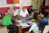 El Ayuntamiento entrega una subvención de 6.000 euros al Hogar de Personas Mayores