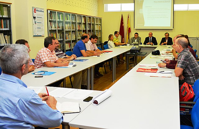 Comunidad y sindicatos acuerdan no convocar oposiciones para Secundaria este curso - 1, Foto 1
