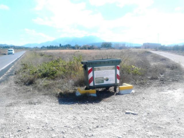 Los vecinos de la Pinosa ya disponen de contenedores municipales donde depositar la basura tras la retirada del Punto Limpio - 3, Foto 3