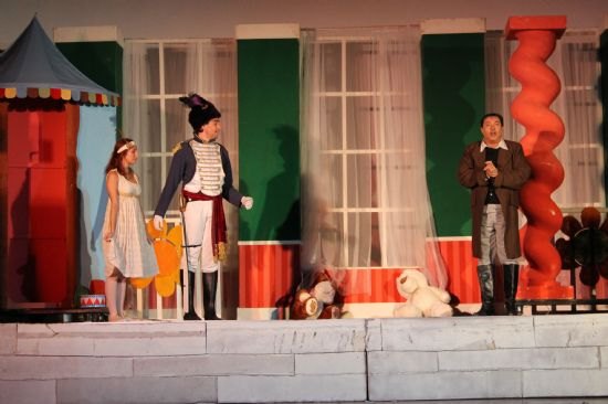 Tespis, con su puesta en escena de El Soldadito de Plomo, hace las delicias de pequeños y mayores, Foto 1