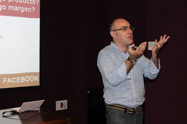 40 Jumillanos y Jumillanas asisten al taller gratuito Como promocionar tu negocio en redes sociales - 1, Foto 1