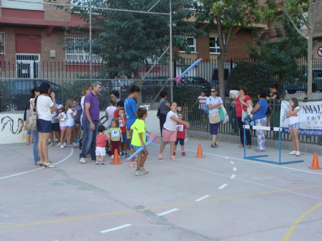 129 niños juegan al Atletismo en el Barrio de La Viña - 3, Foto 3