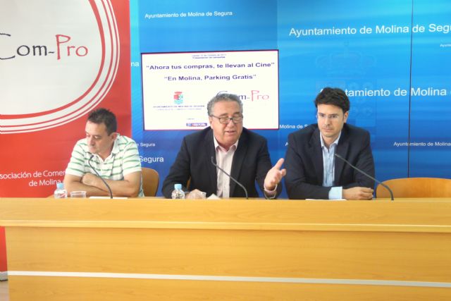 El Ayuntamiento de Molina de Segura y la Asociación COM-PRO promocionan el comercio local mediante las acciones Aquí, Parking gratuito y Tus compras te llevarán al cine - 1, Foto 1